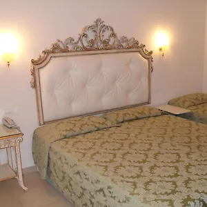 3* Konukevi Residenza Due Torri Check In Presso Vicolo Cattani 7